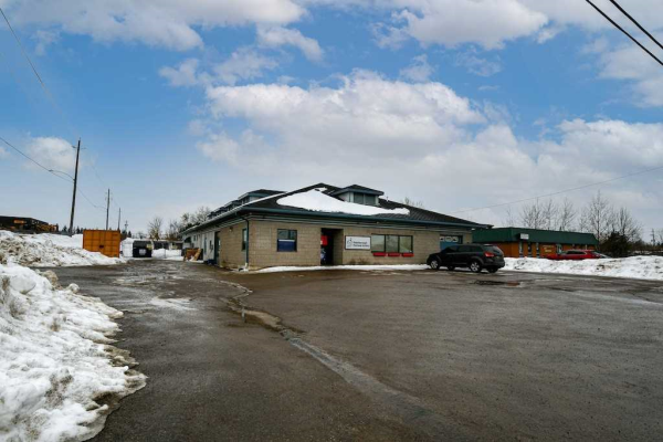 385 Lansdowne St E, Peterborough