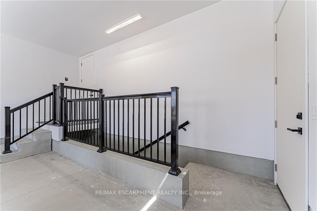 70 Upper Mount Albion Rd