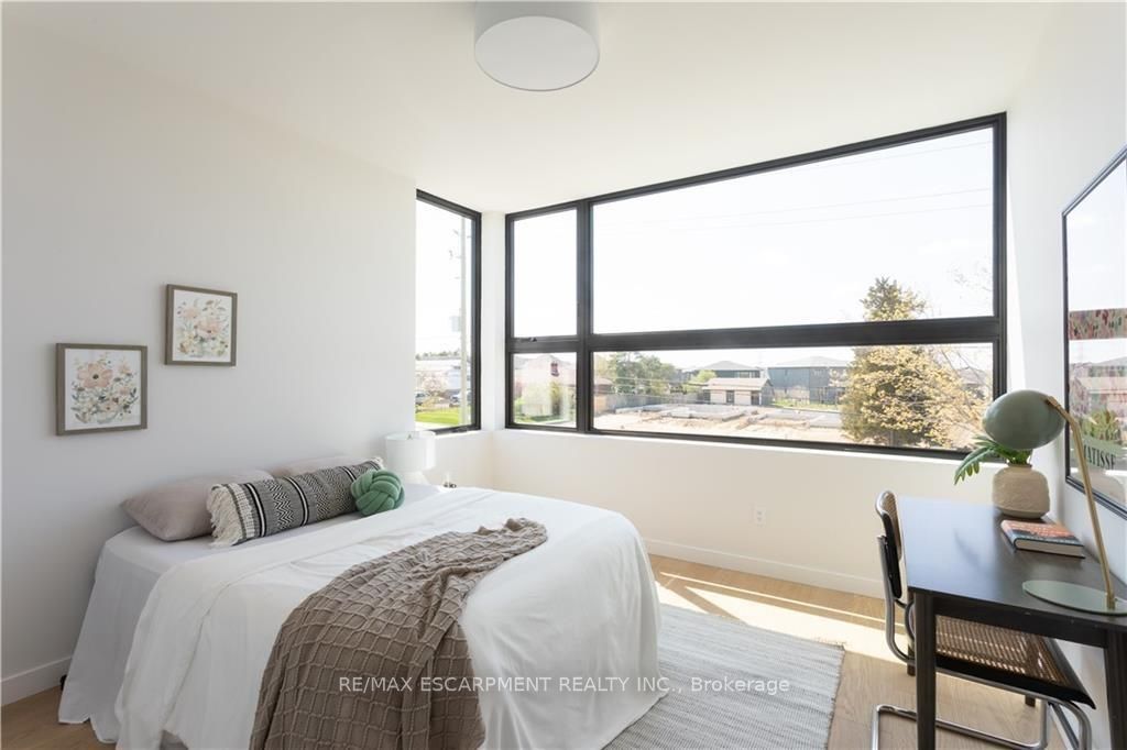 70 Upper Mount Albion Rd