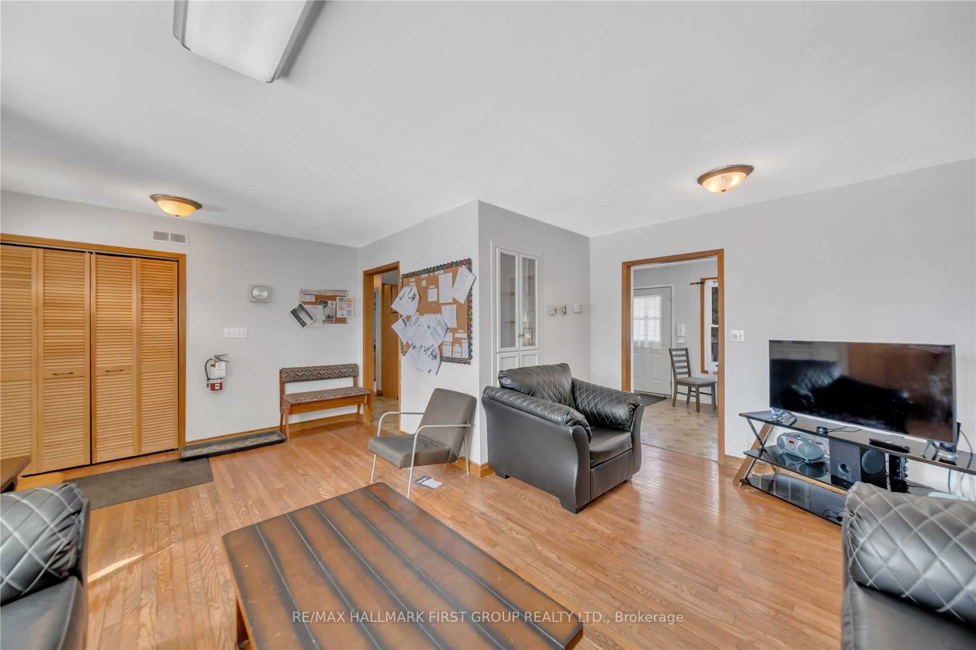 10 Croft St