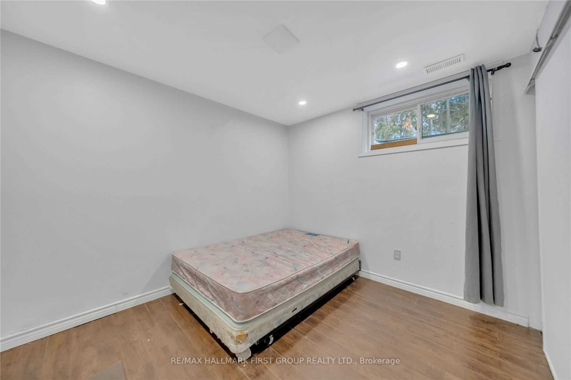 10 Croft St