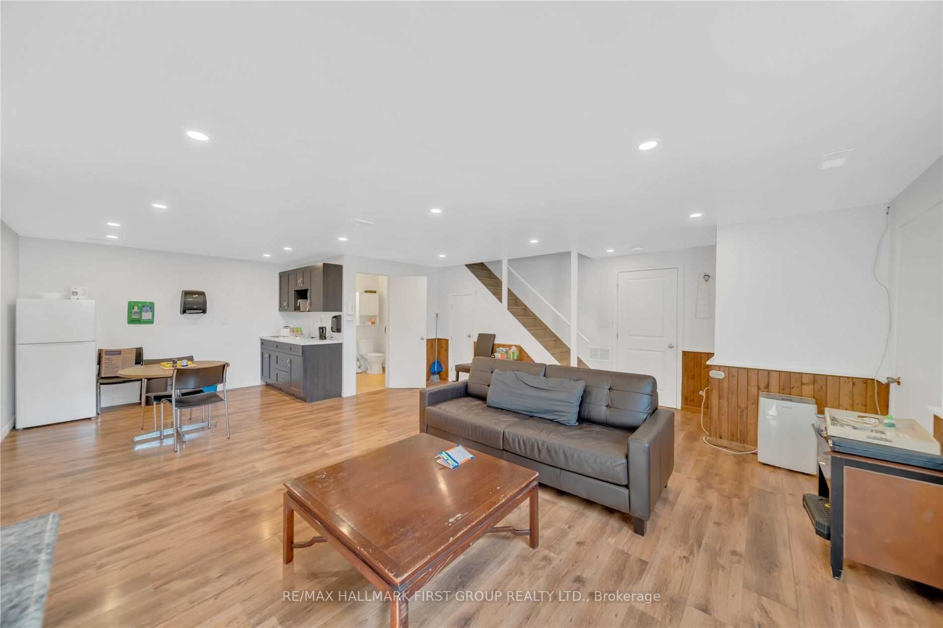 10 Croft St