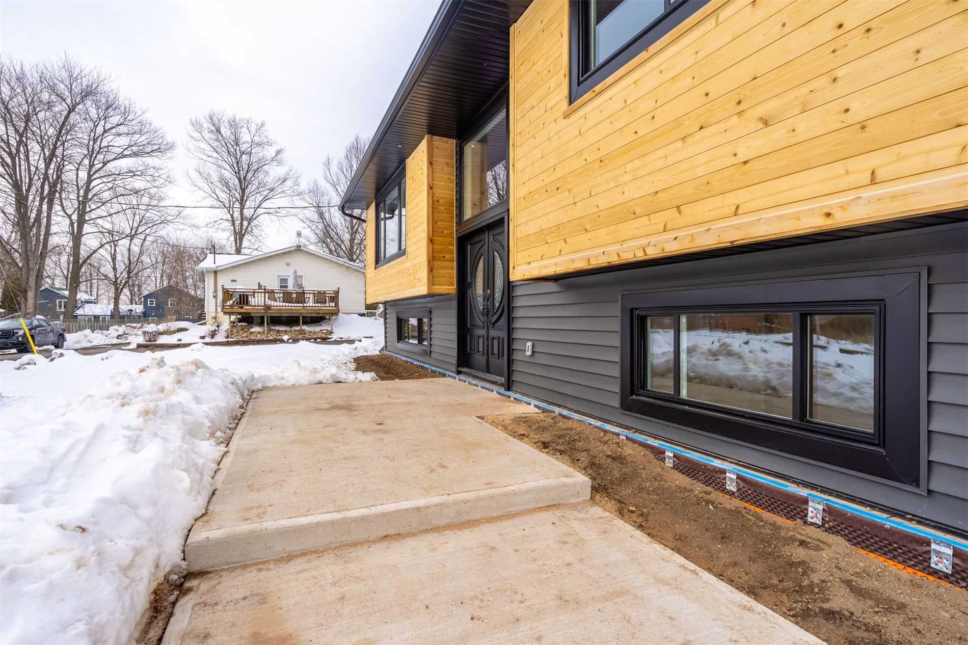 146 7th Concession Rd E