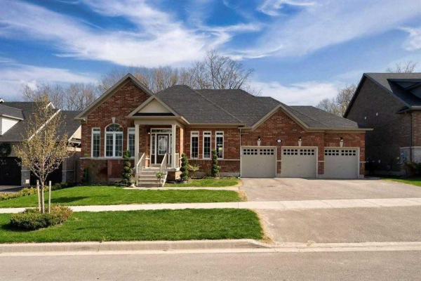 121 Johnson Dr, Shelburne
