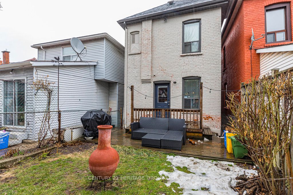 195 Caroline St N