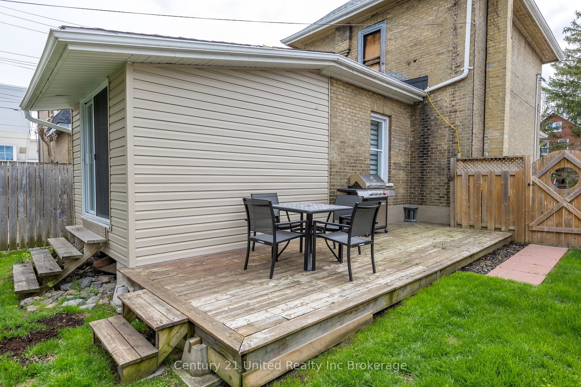 132 Maude St