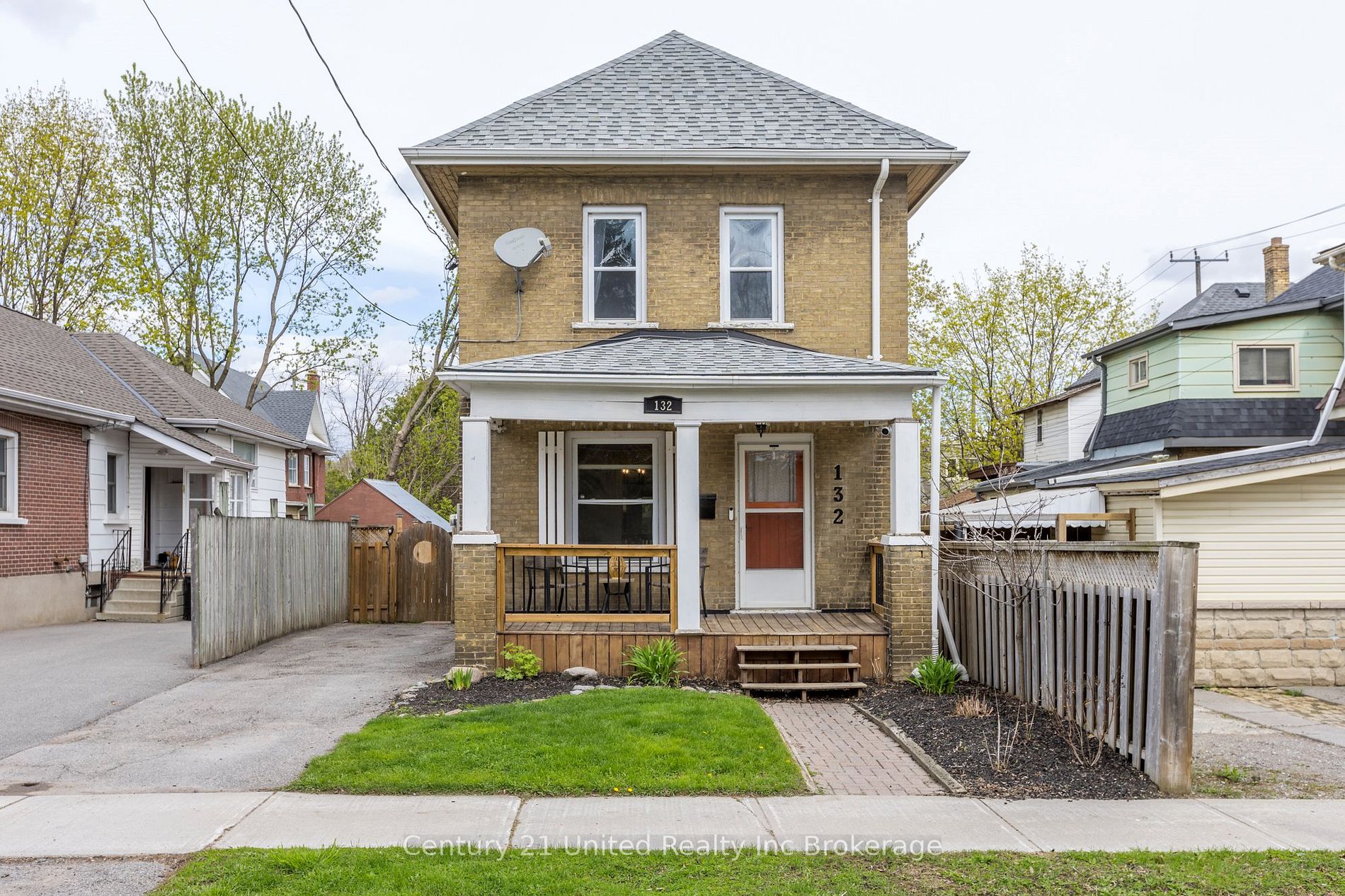 132 Maude St