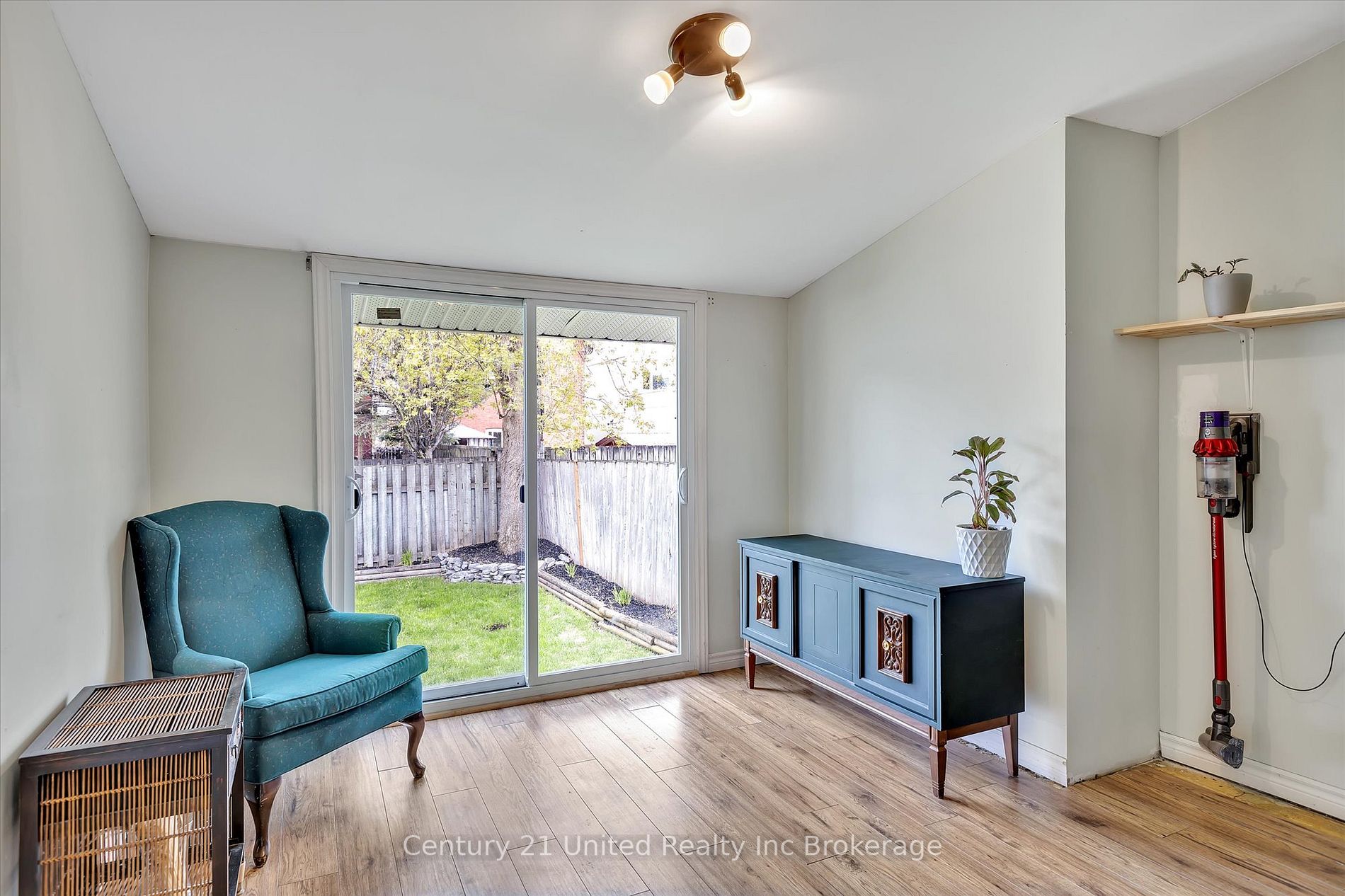 132 Maude St