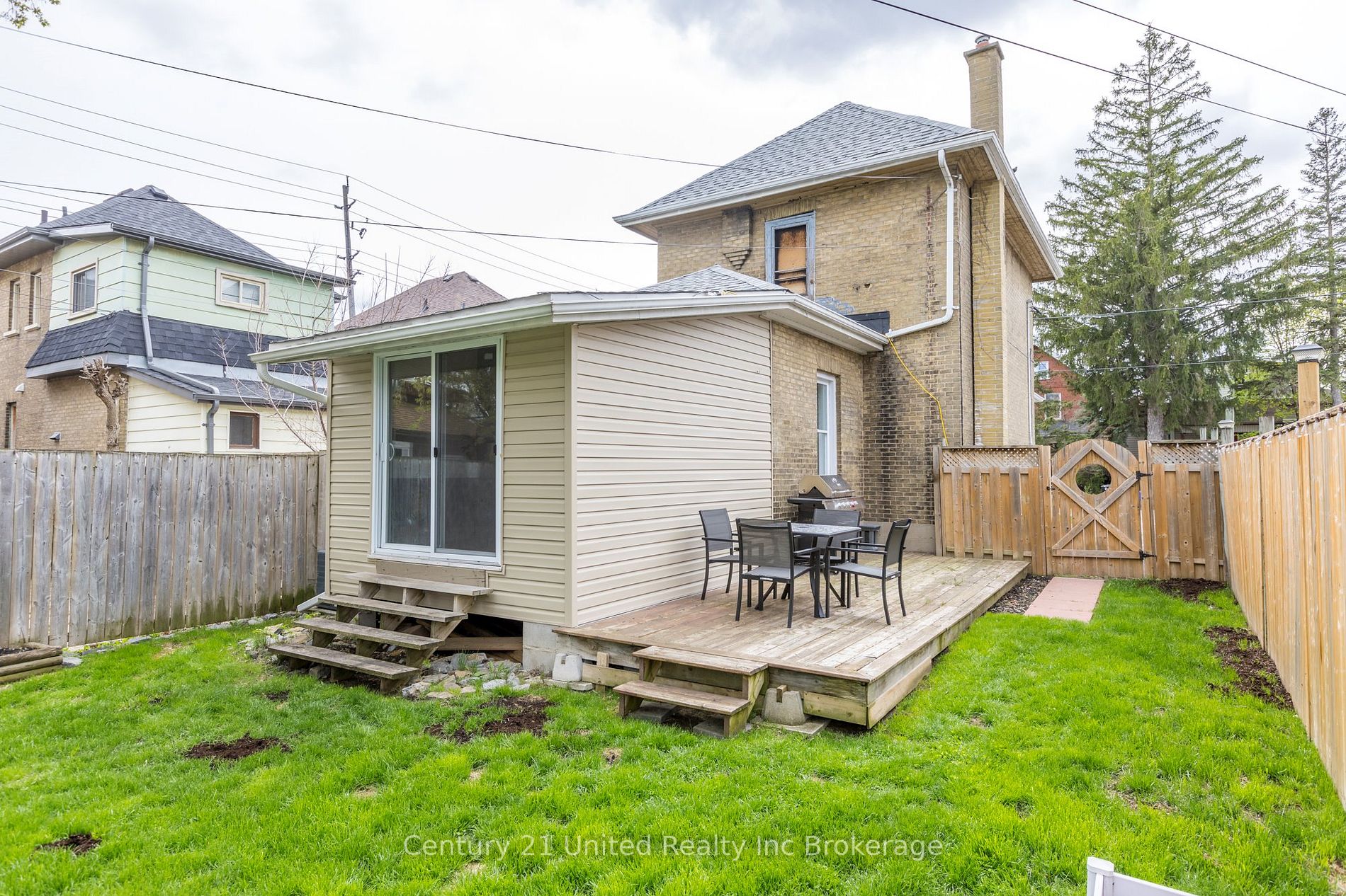 132 Maude St