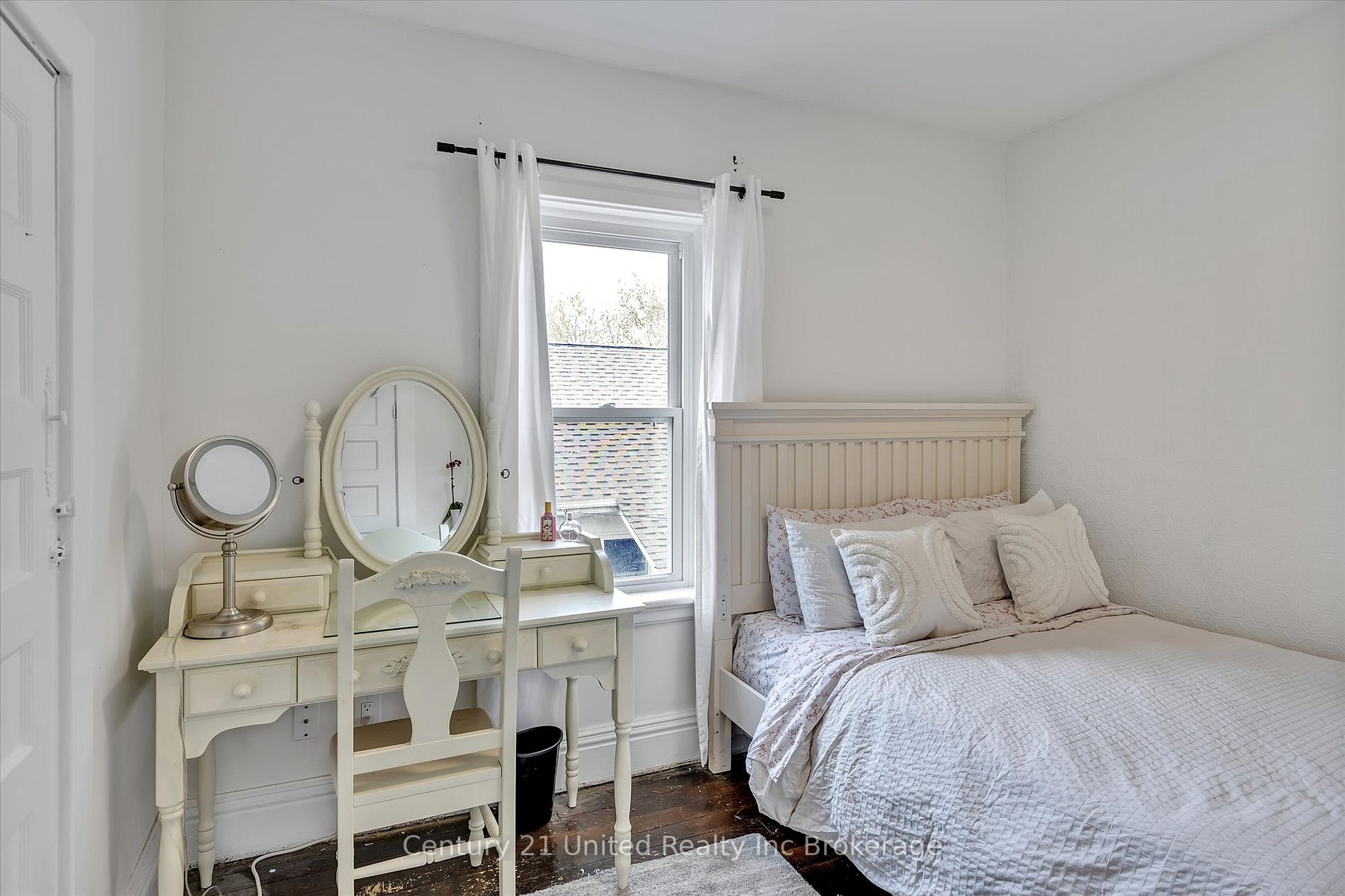 132 Maude St