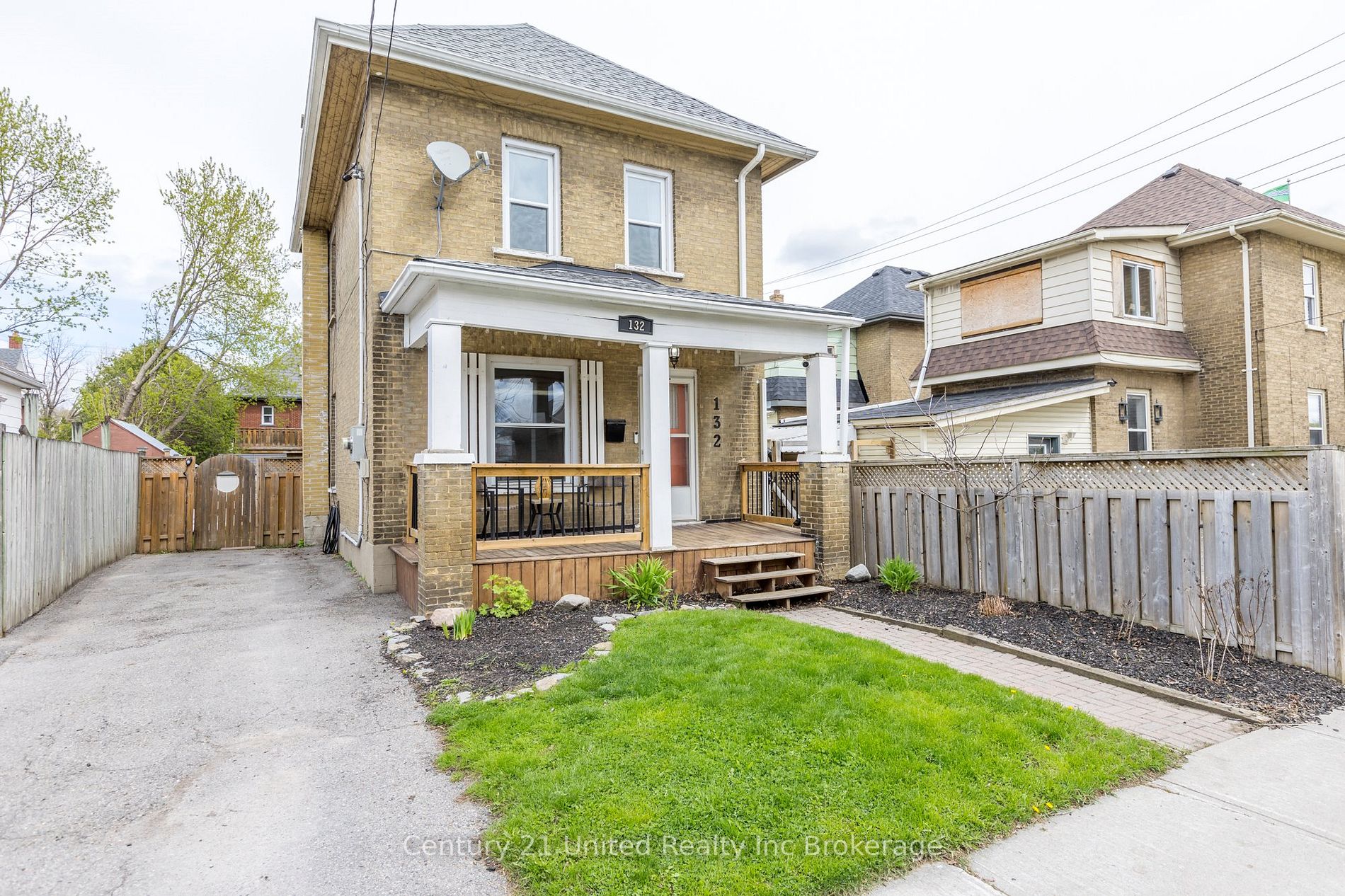 132 Maude St