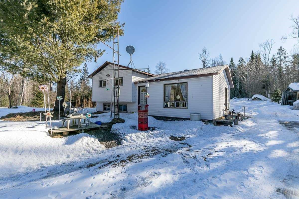 149 Stisted Rd, Burks Falls