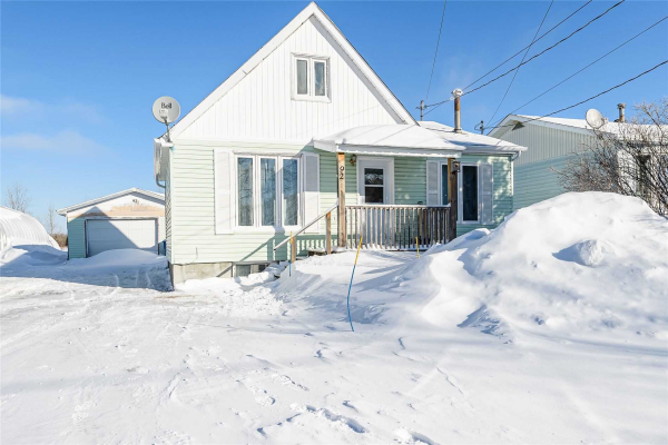 92 Hollywood Ave, Smooth Rock Falls