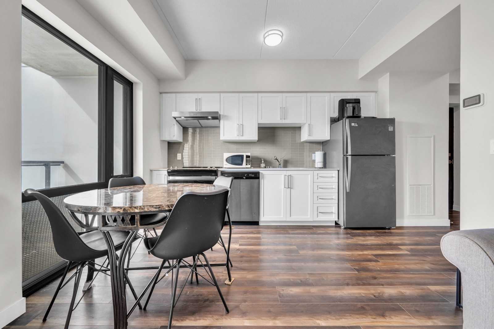 15 Queen St S, #1401
