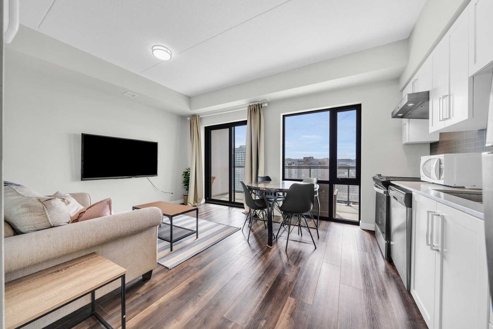 15 Queen St S, #1401