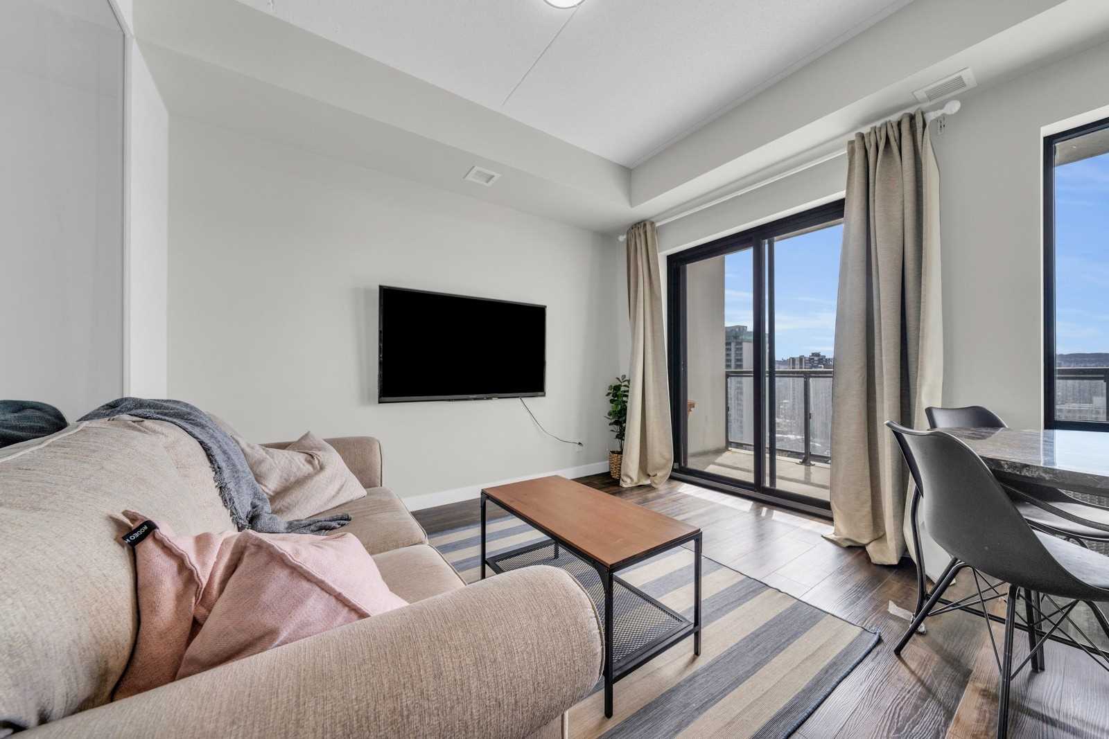 15 Queen St S, #1401