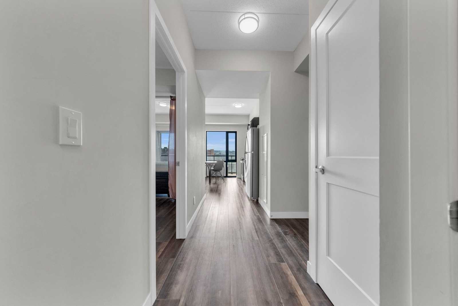 15 Queen St S, #1401