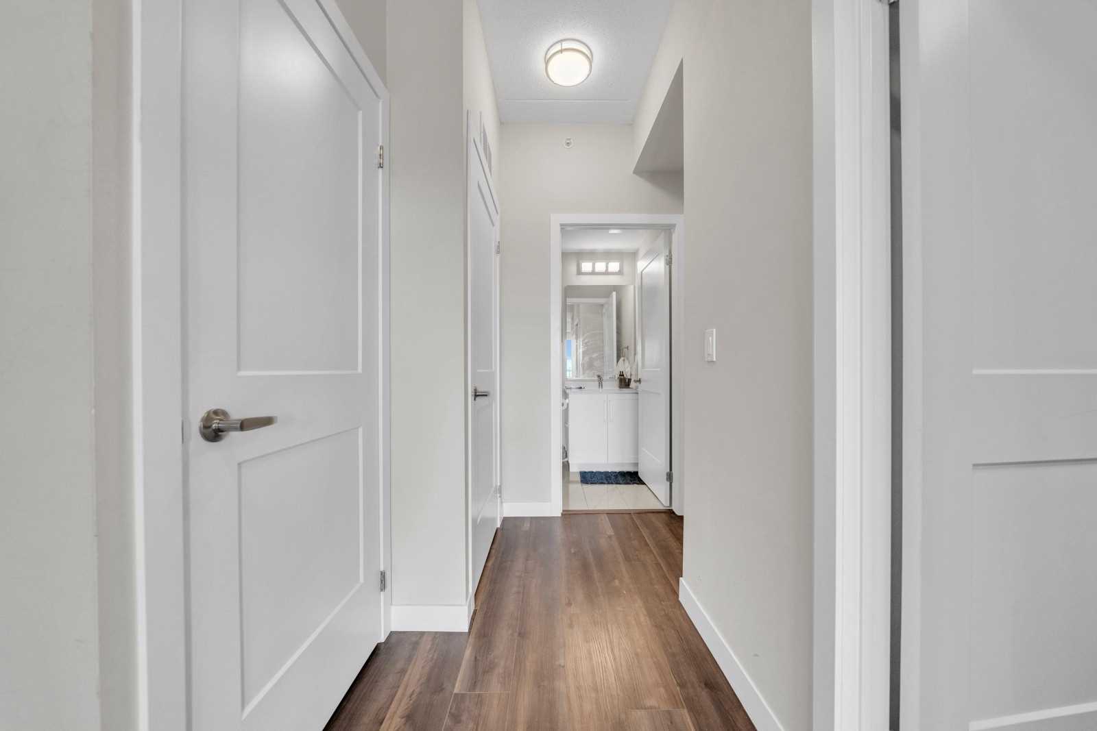 15 Queen St S, #1401