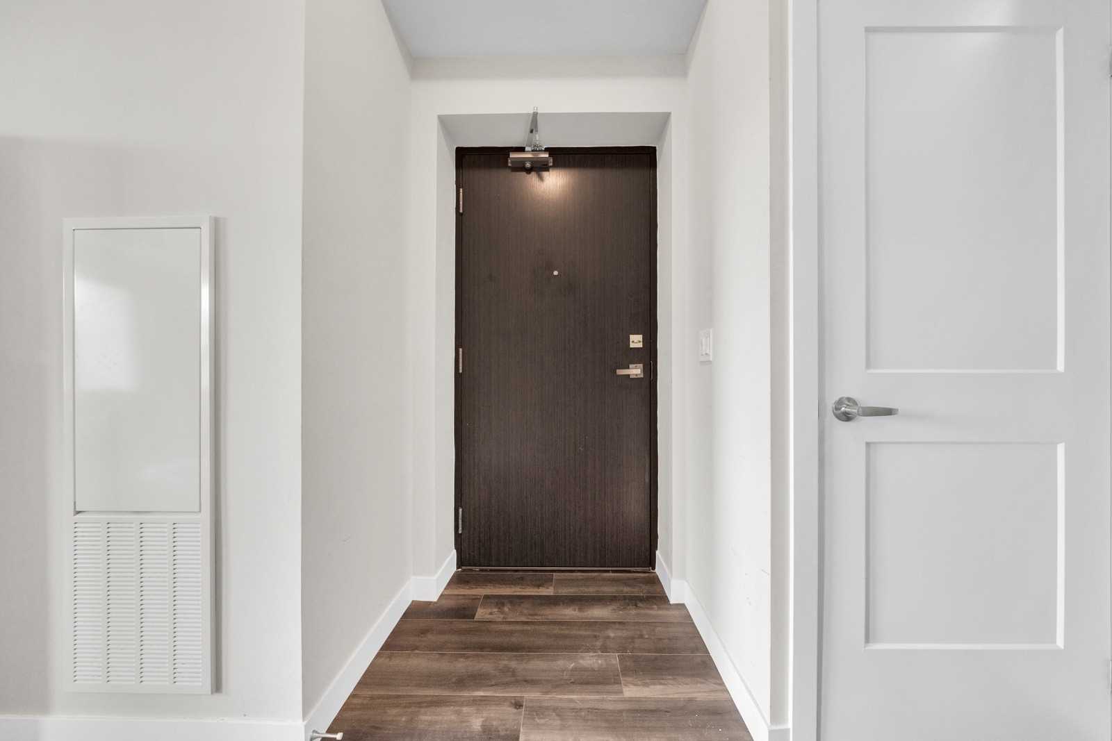 15 Queen St S, #1401