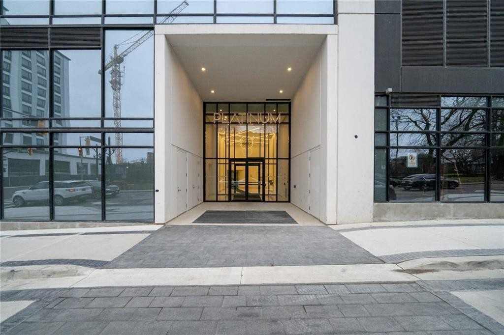 15 Queen St S, #1401