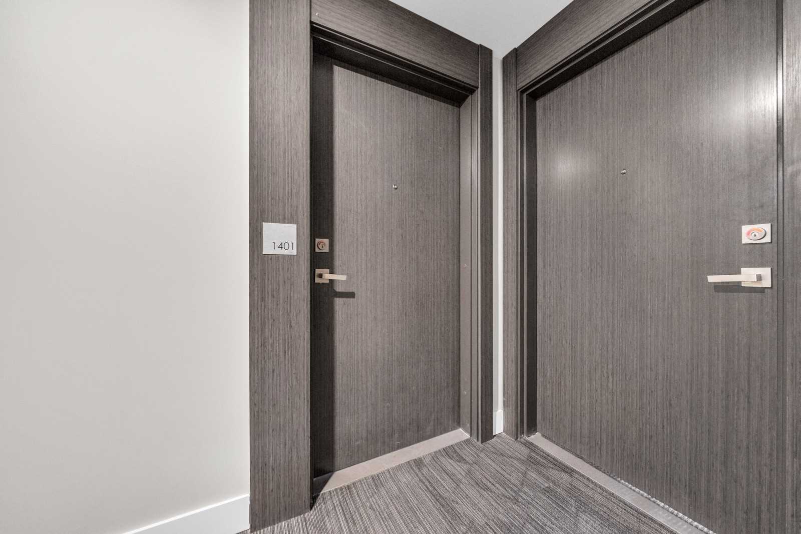 15 Queen St S, #1401