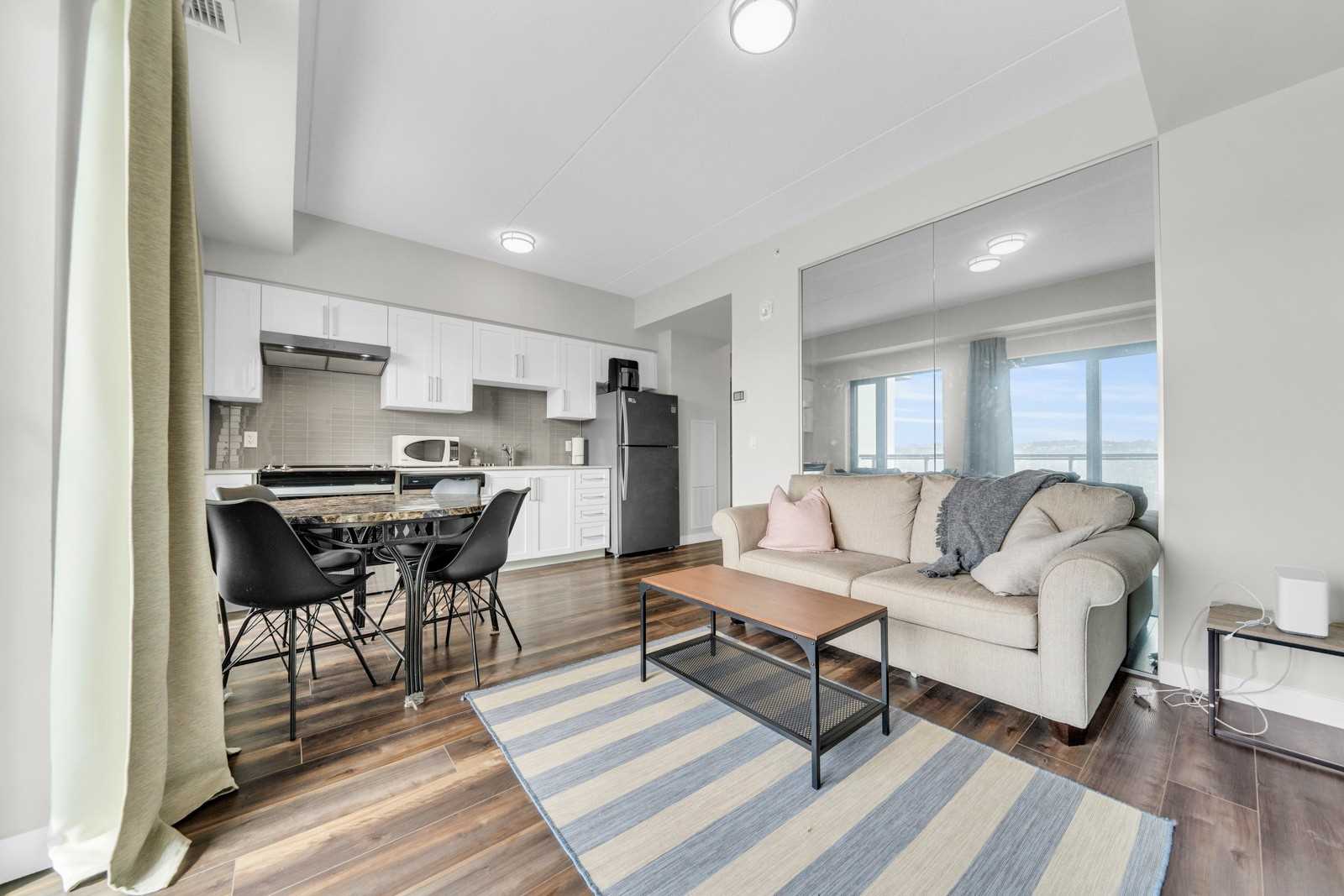 15 Queen St S, #1401
