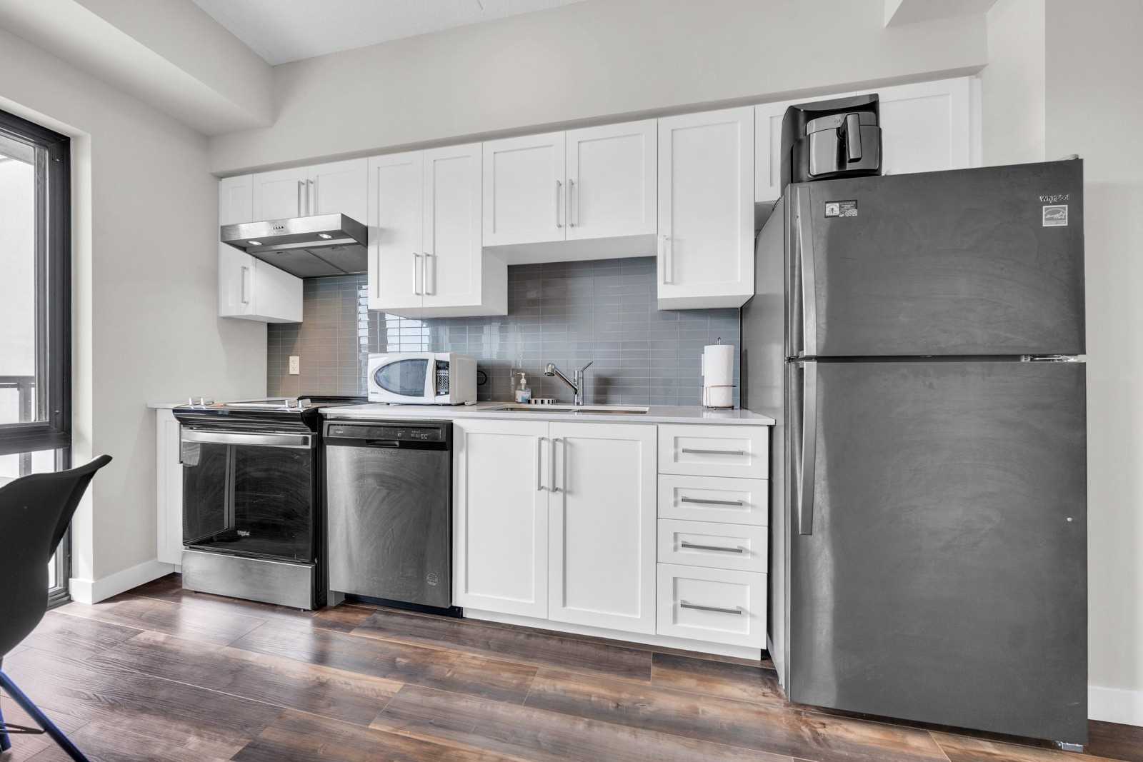 15 Queen St S, #1401