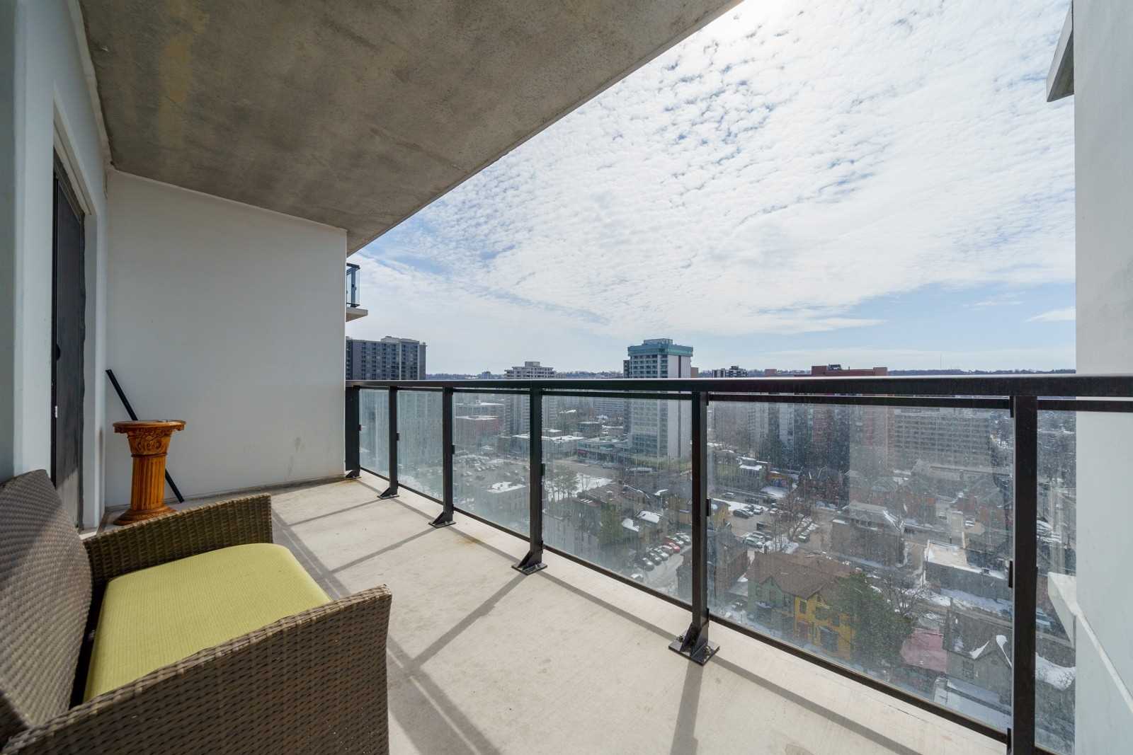 15 Queen St S, #1401