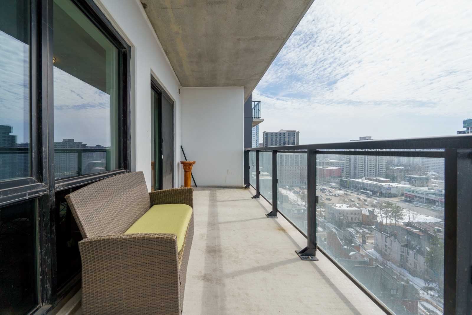 15 Queen St S, #1401