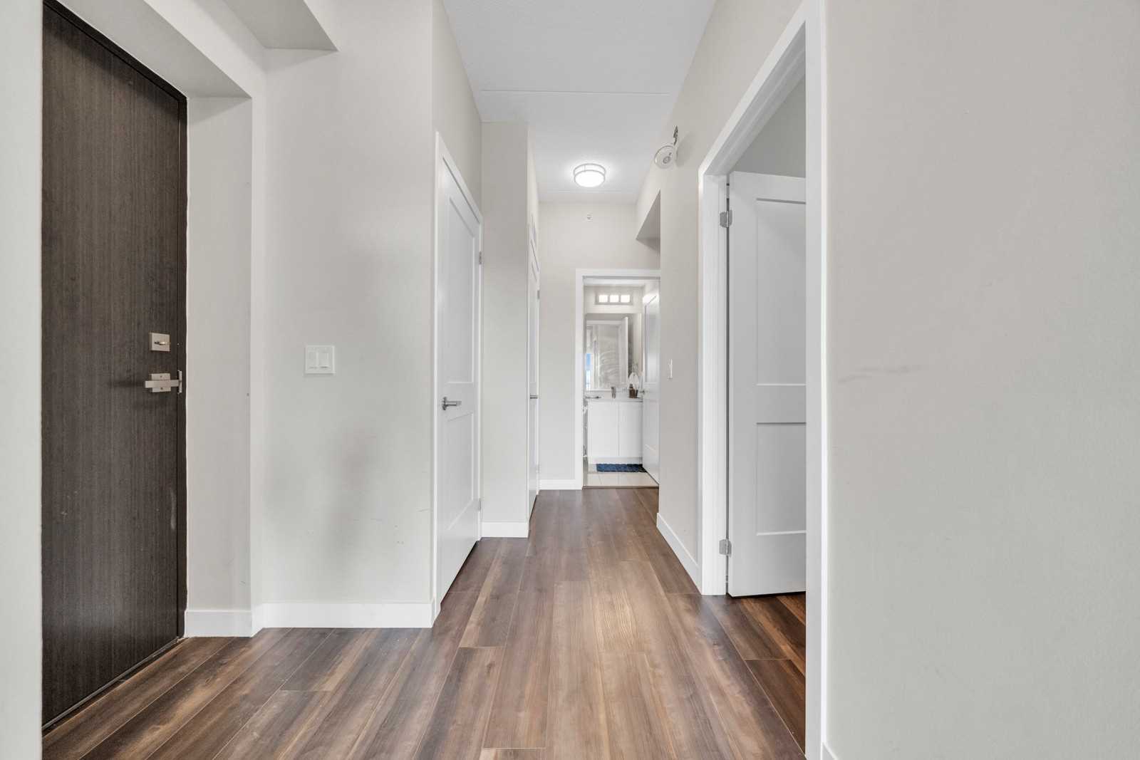 15 Queen St S, #1401