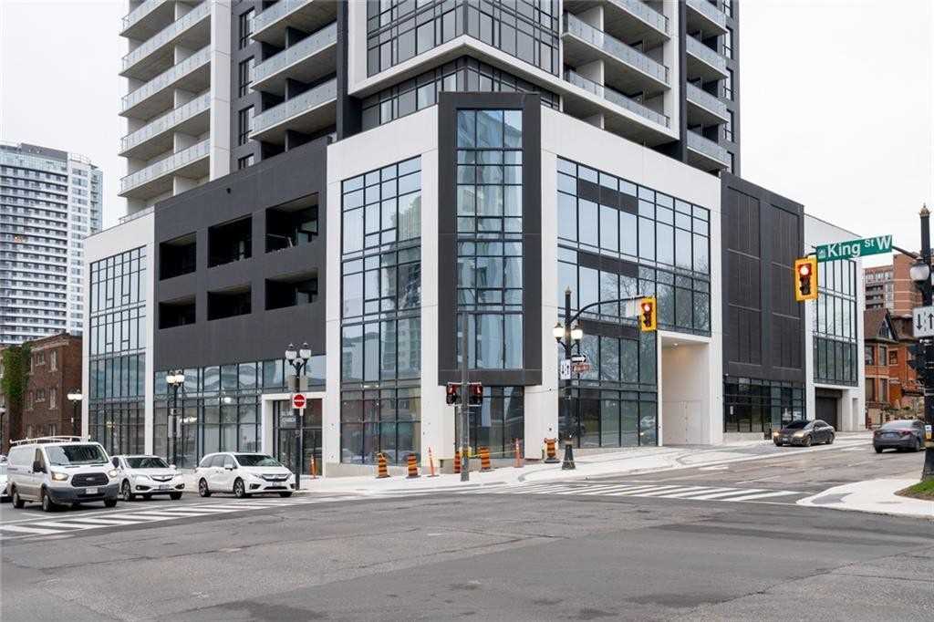 15 Queen St S, #1401