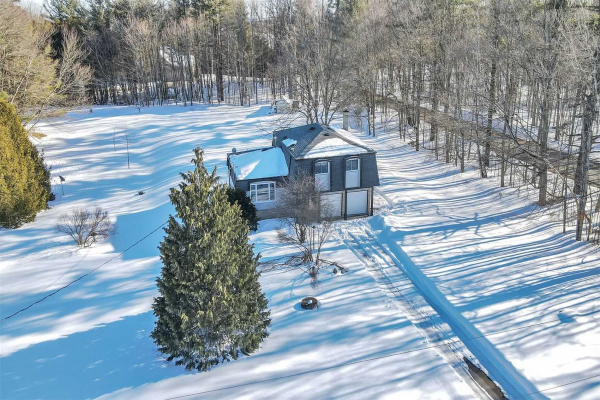 4005 Pelmo Park Dr, Port Hope