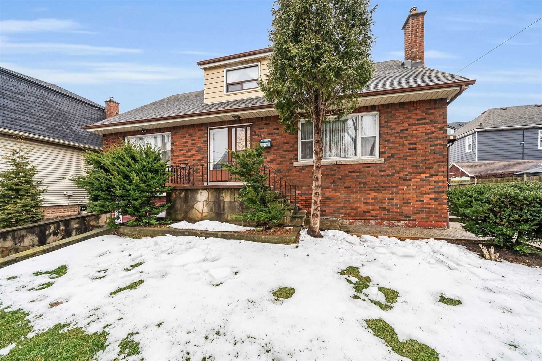 106 Simcoe St E