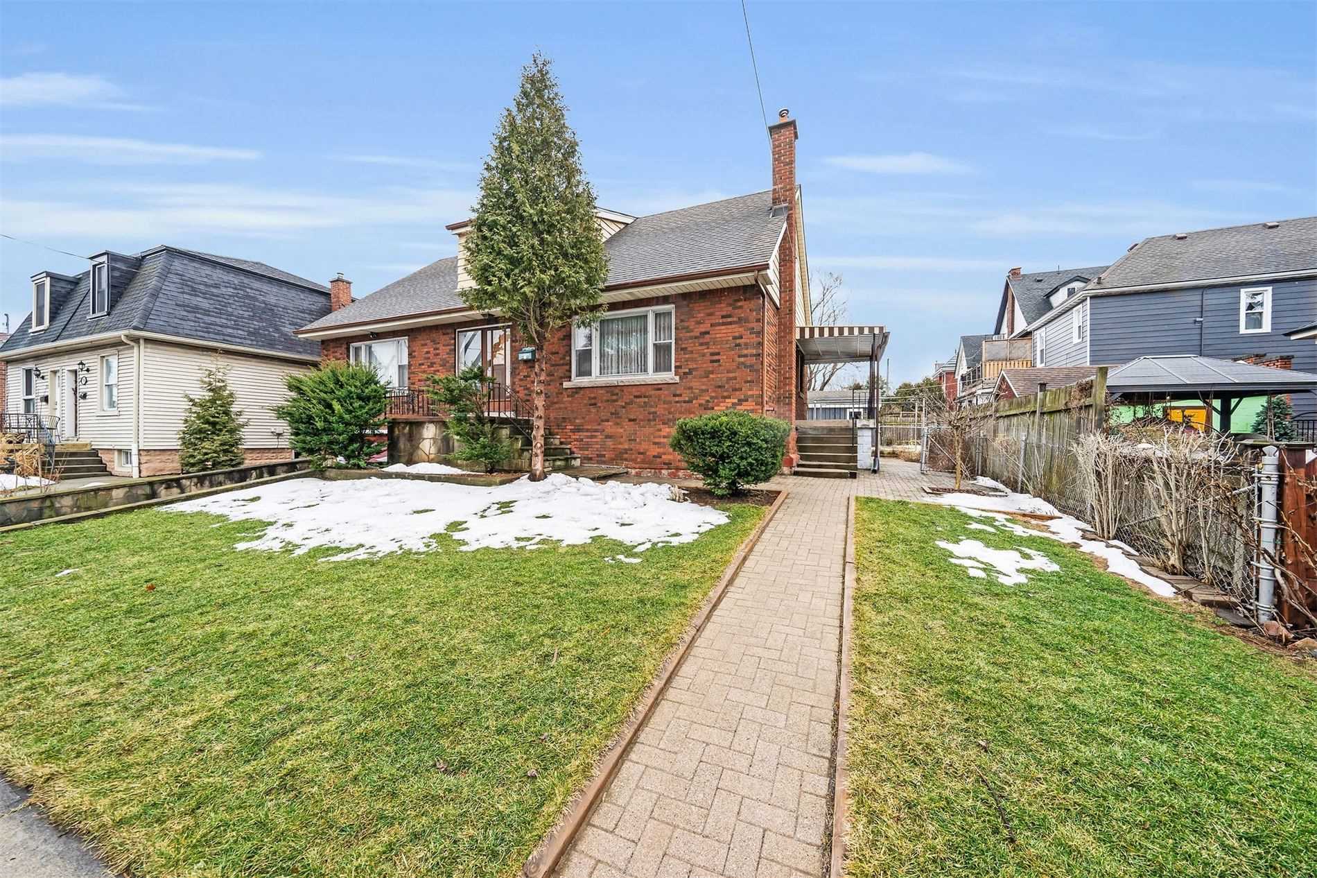 106 Simcoe St E