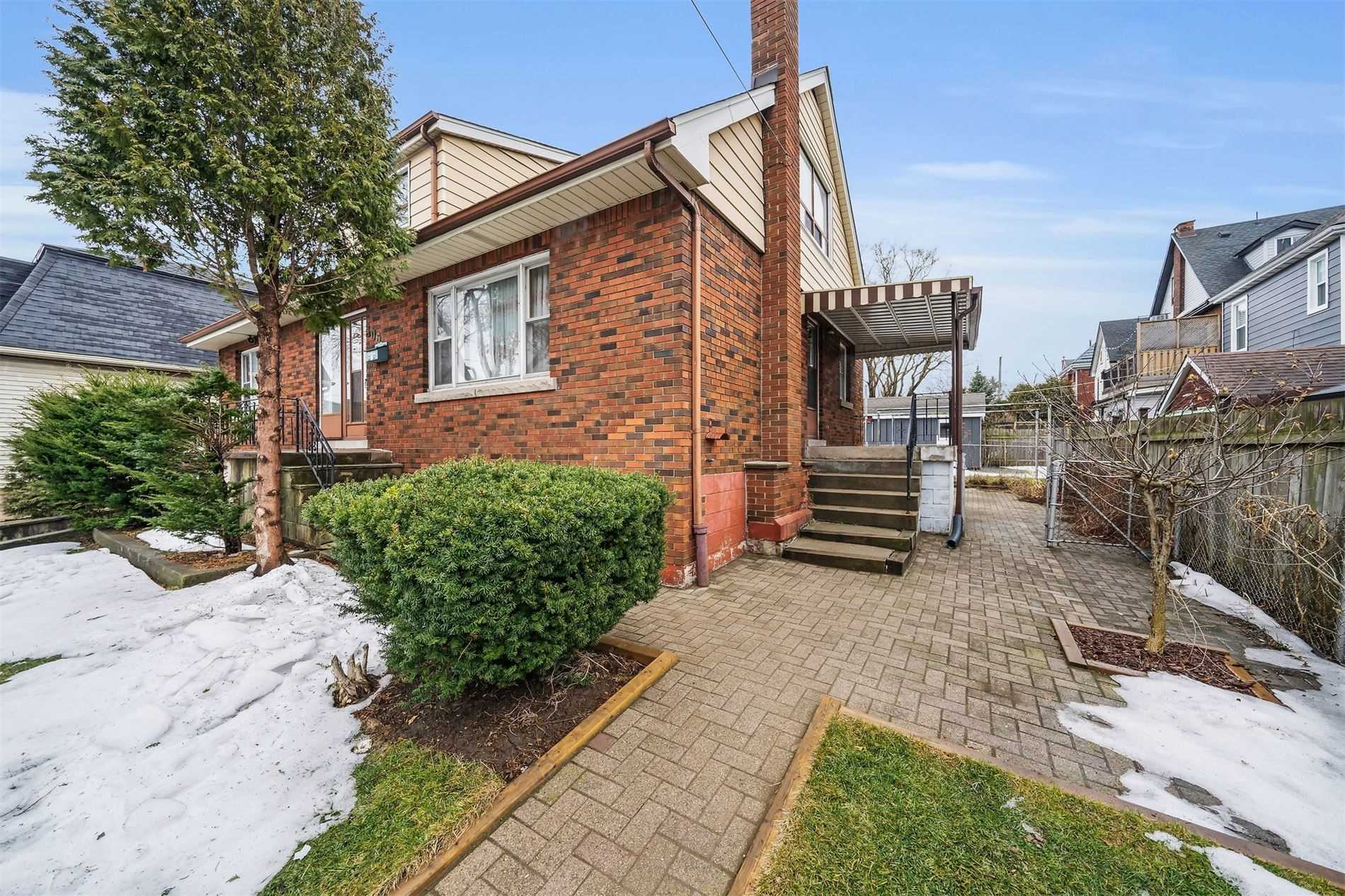 106 Simcoe St E