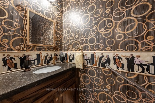 44 Vintners Lane