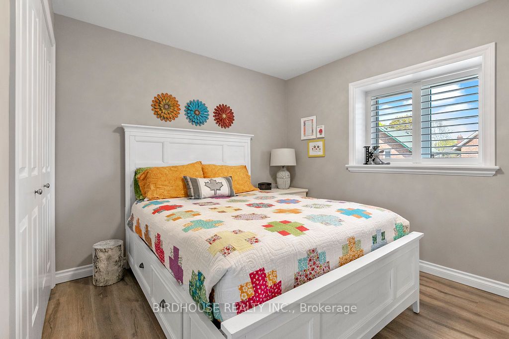 25 King Street, #301