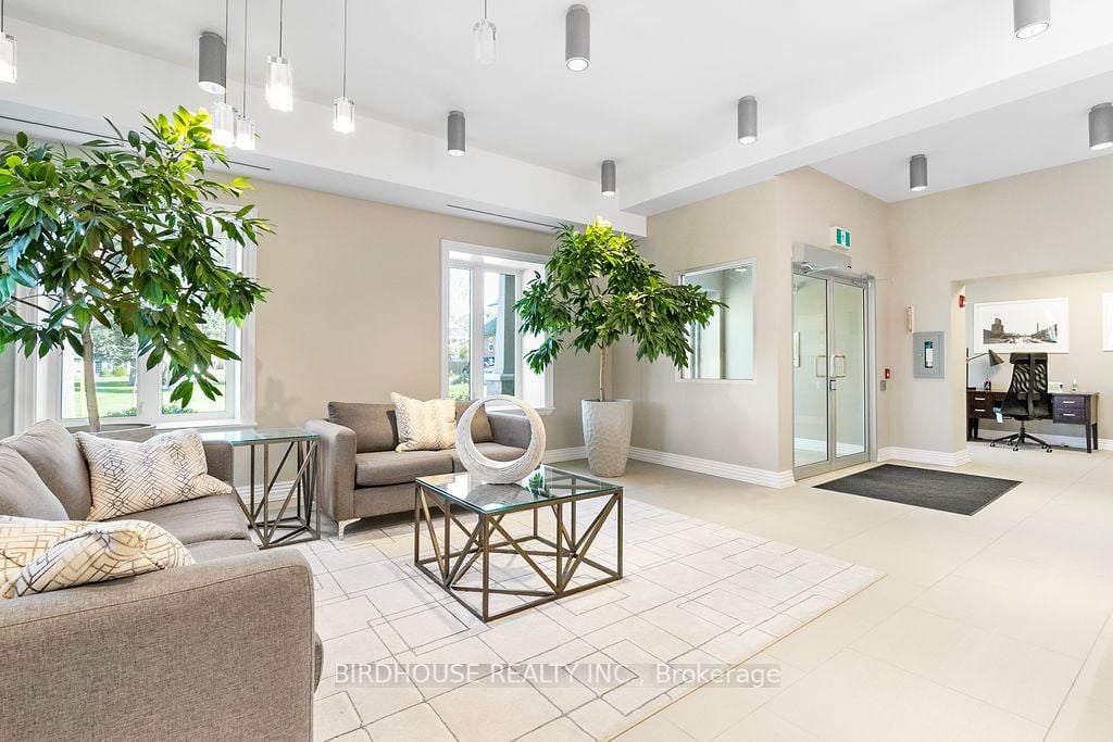 25 King Street, #301