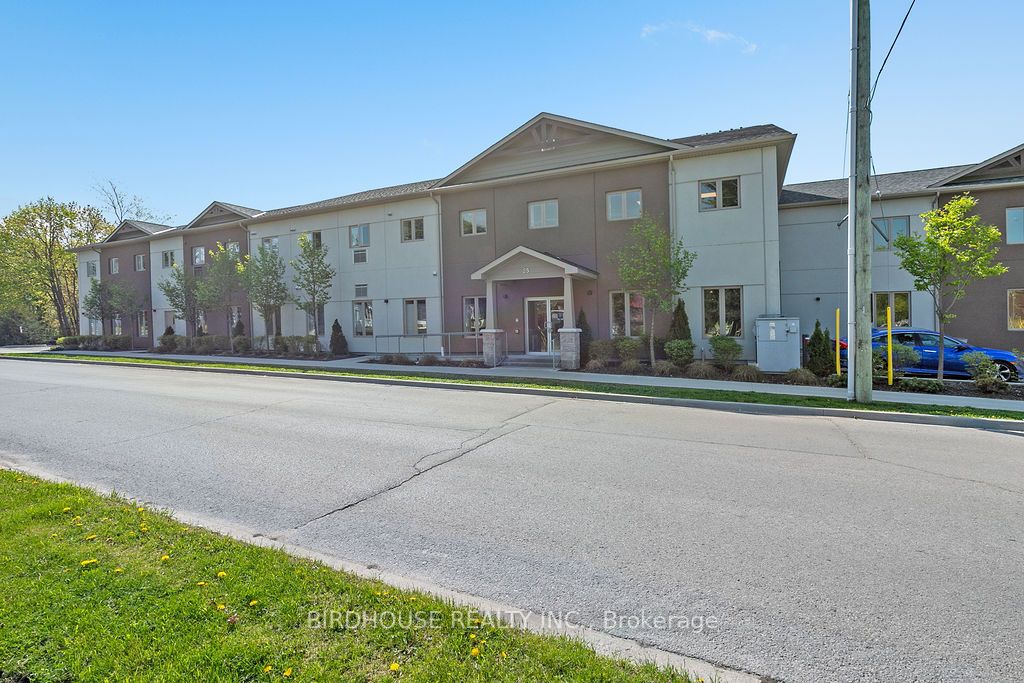 25 King Street, #301