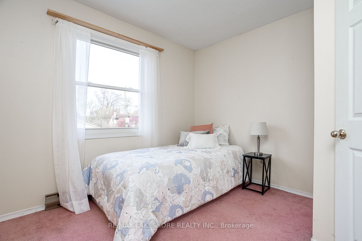 42 Coverdale Ave