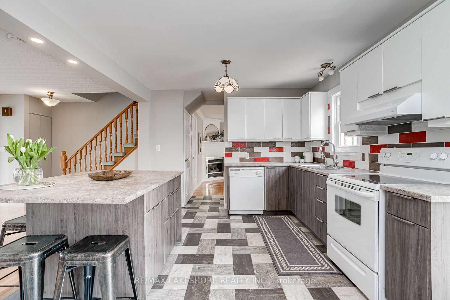 42 Coverdale Ave