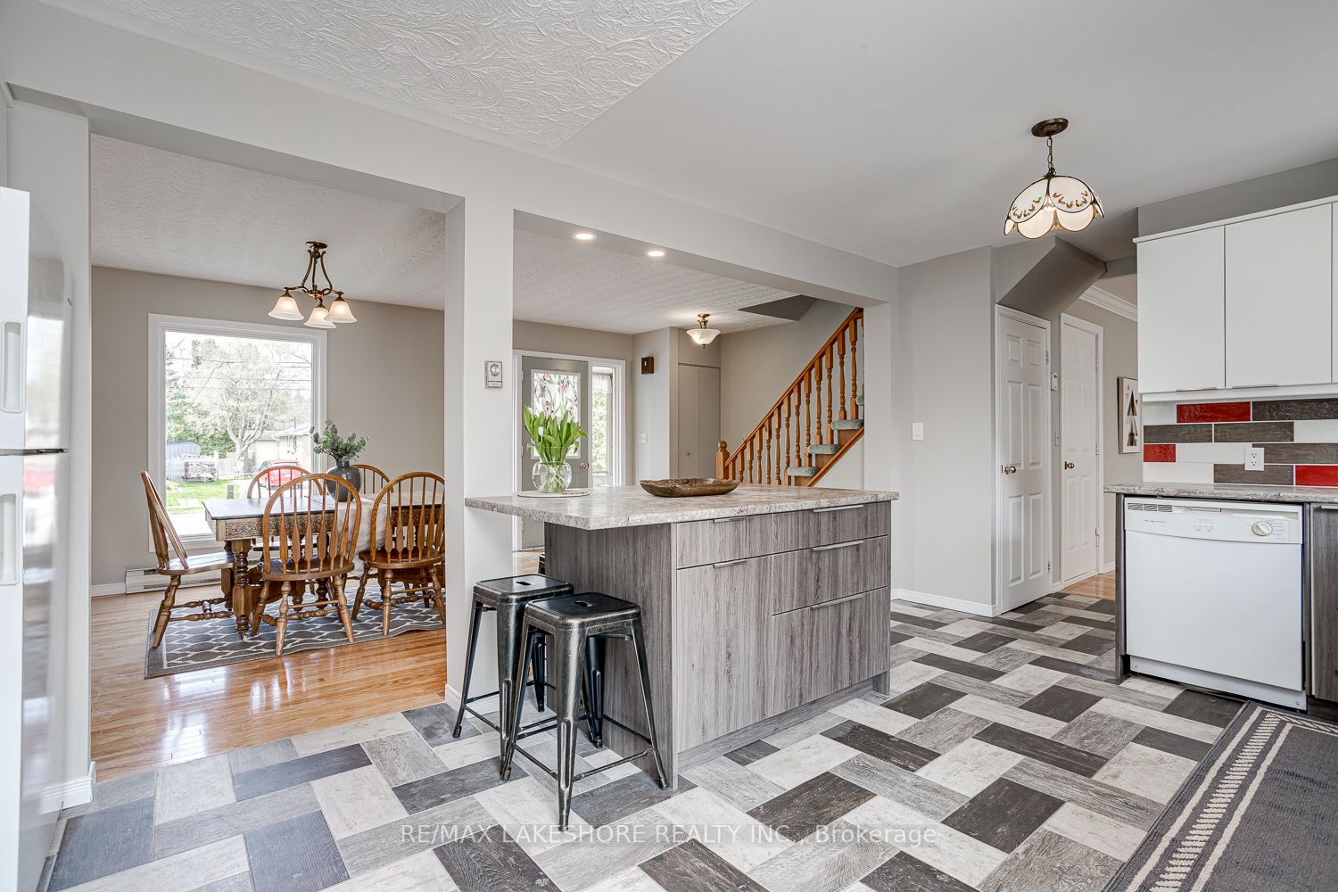 42 Coverdale Ave
