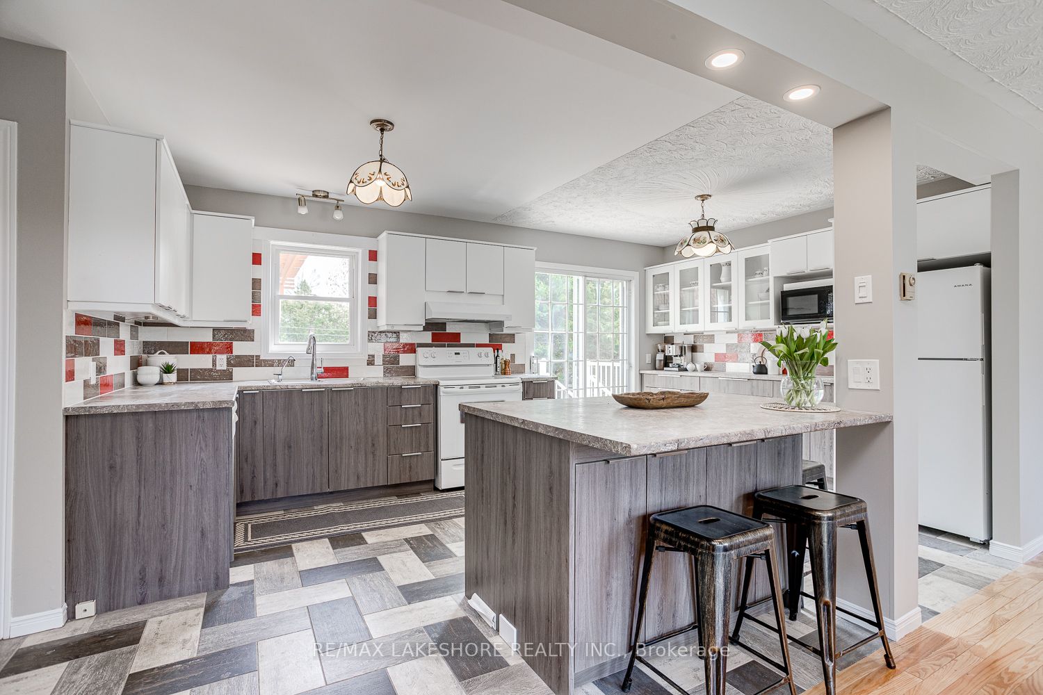 42 Coverdale Ave