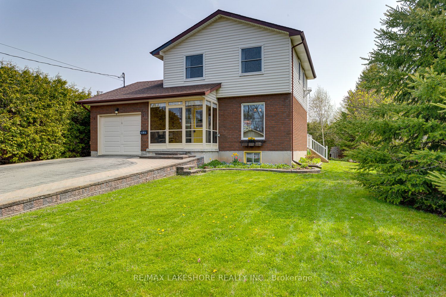 42 Coverdale Ave