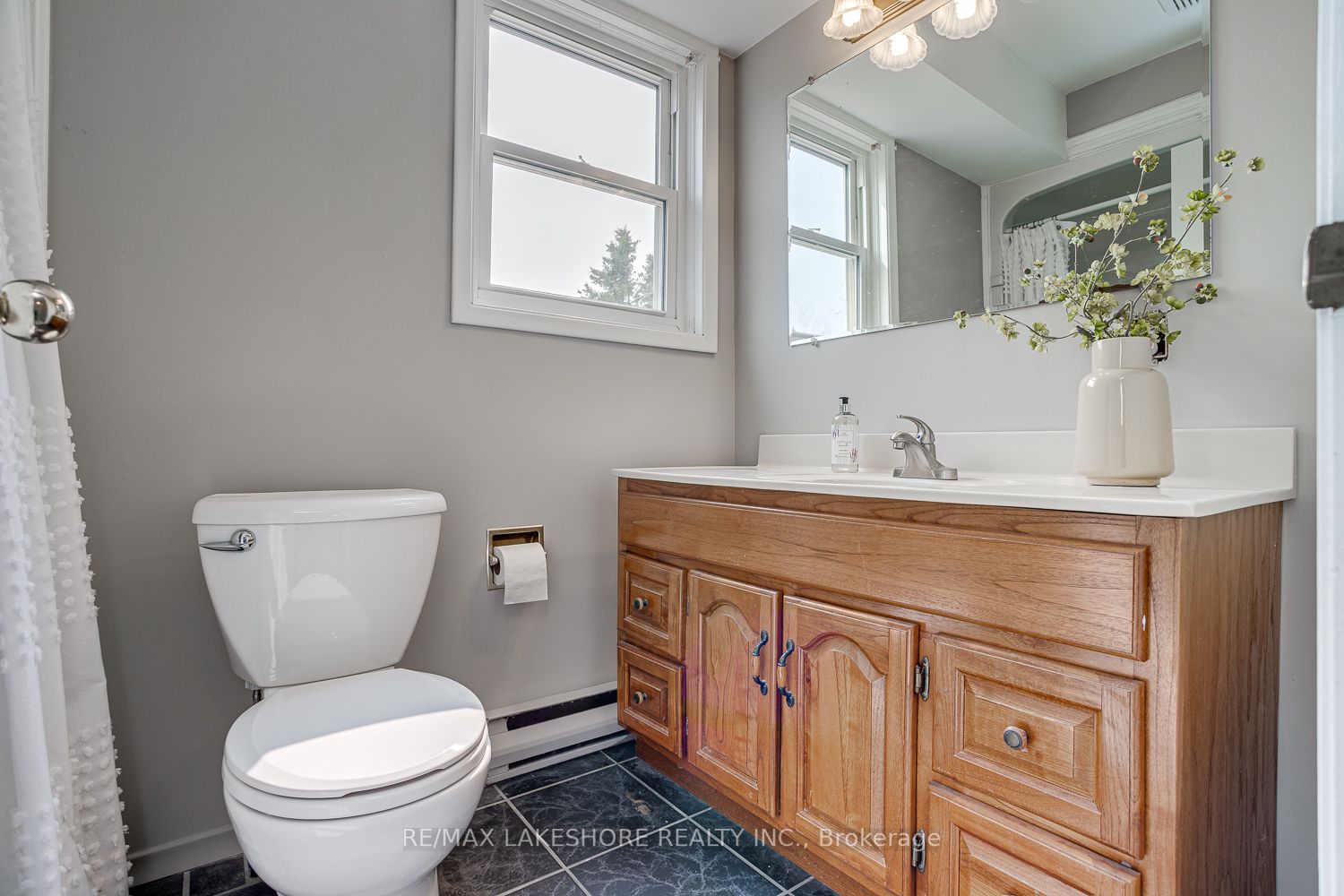 42 Coverdale Ave
