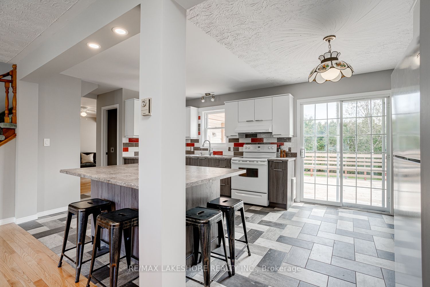 42 Coverdale Ave