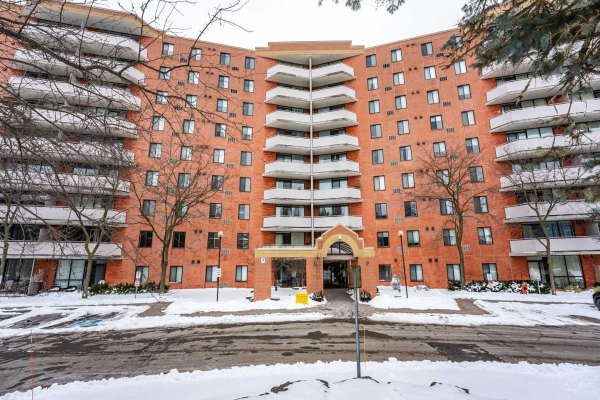 9 Bonheur Crt, Brantford