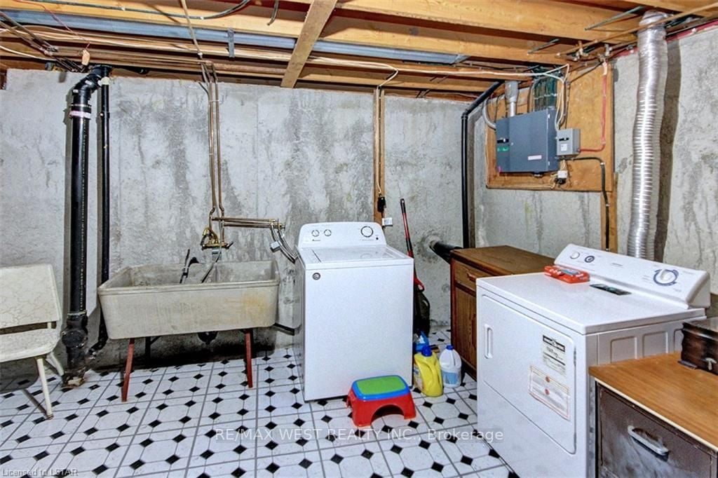 86 Jena Cres