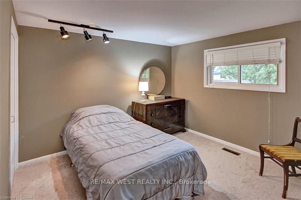 86 Jena Cres