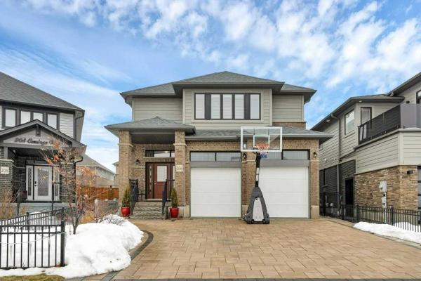 206 Carriage Way, Waterloo